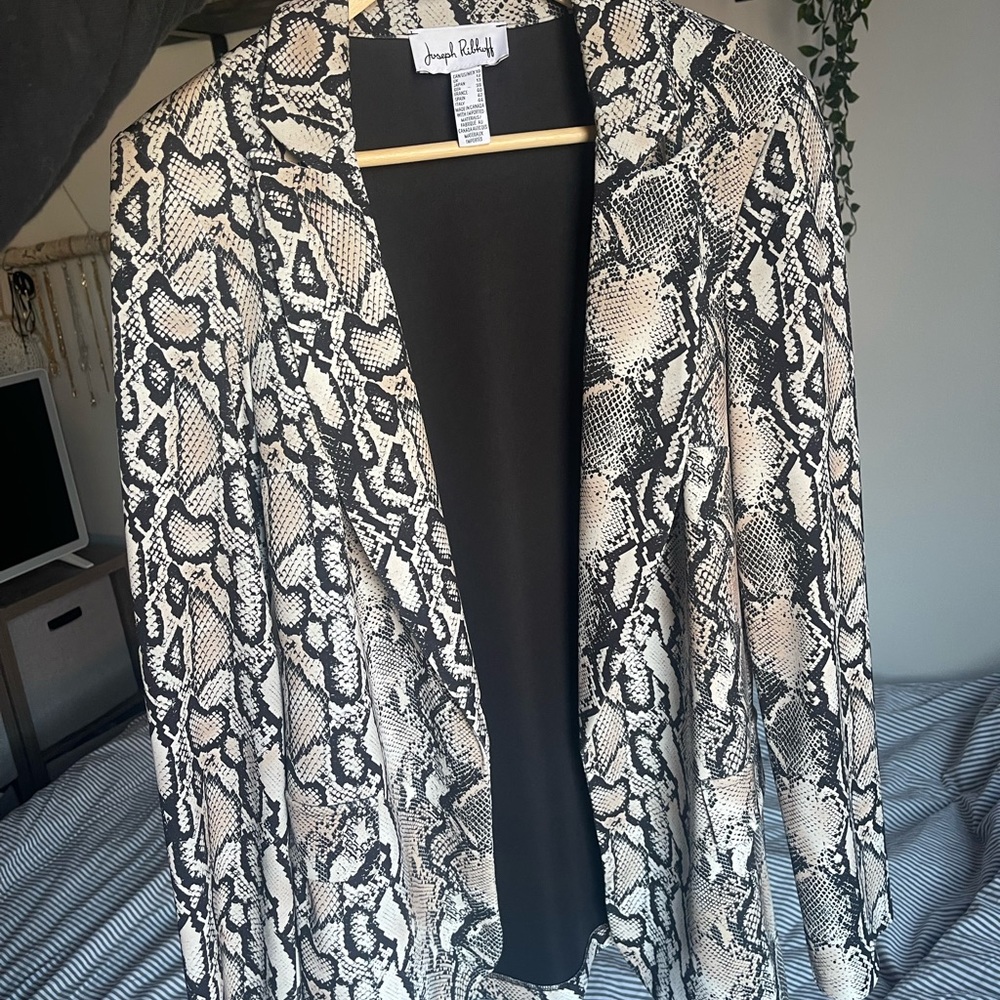 Like new Joseph ribkoff blazer